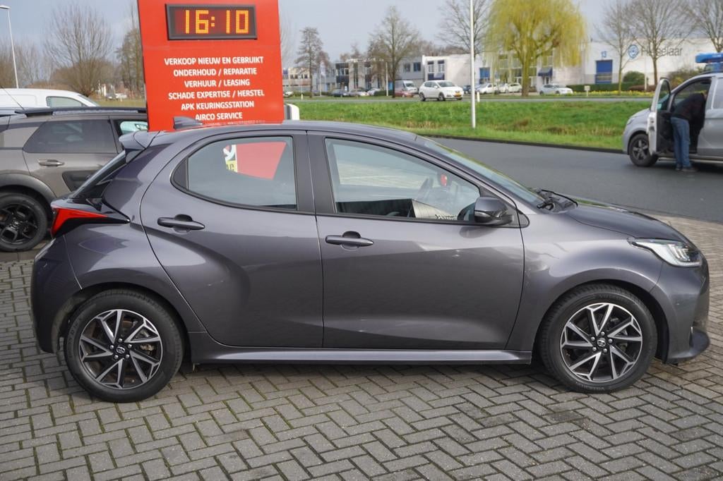 Toyota Yaris 1.5 Hybrid Dynamic / ACC / Camera / Carplay / C, 450 kg, 49 €/maand, Bedrijf, 93 pk
