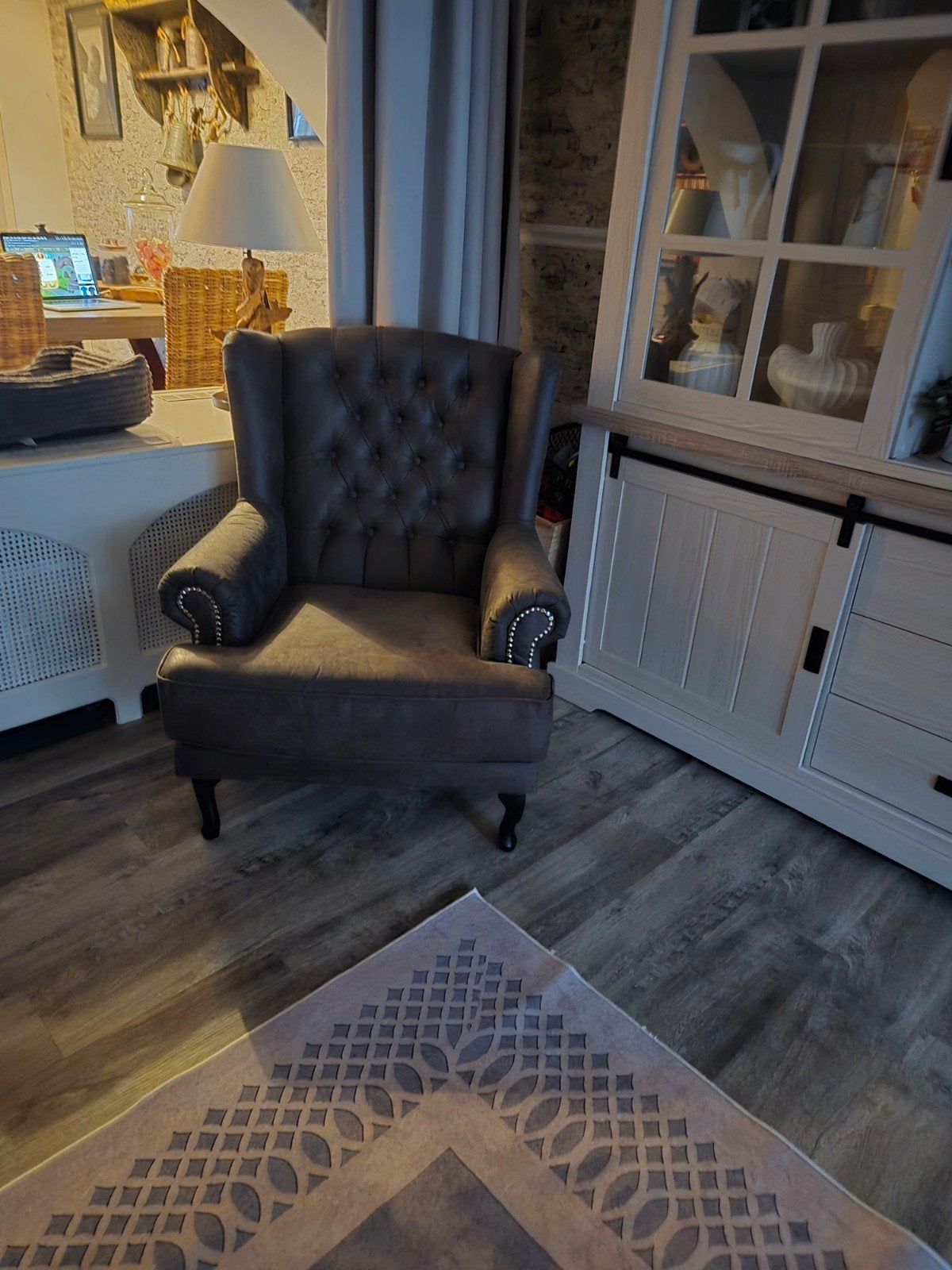 Chesterfield bank en 2 stoelen . Kleur Grijs, Huis en Inrichting, Ophalen