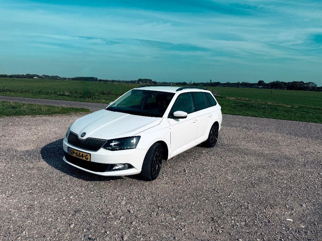 Skoda Fabia 1.2 TSI Combi 2015 Wit, Auto's, Stof, 40 €/maand, Zwart, 4 cilinders
