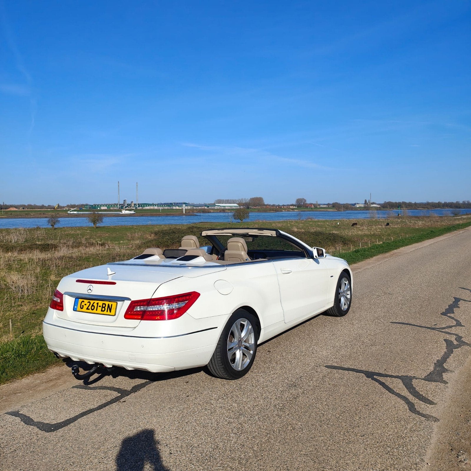 Mercedes-Benz E-Klasse 1.8 E200 CGI Cabriolet 2011 Wit, Auto's, Mercedes-Benz, 183 pk, Achterwielaandrijving, 1800 kg, Beige
