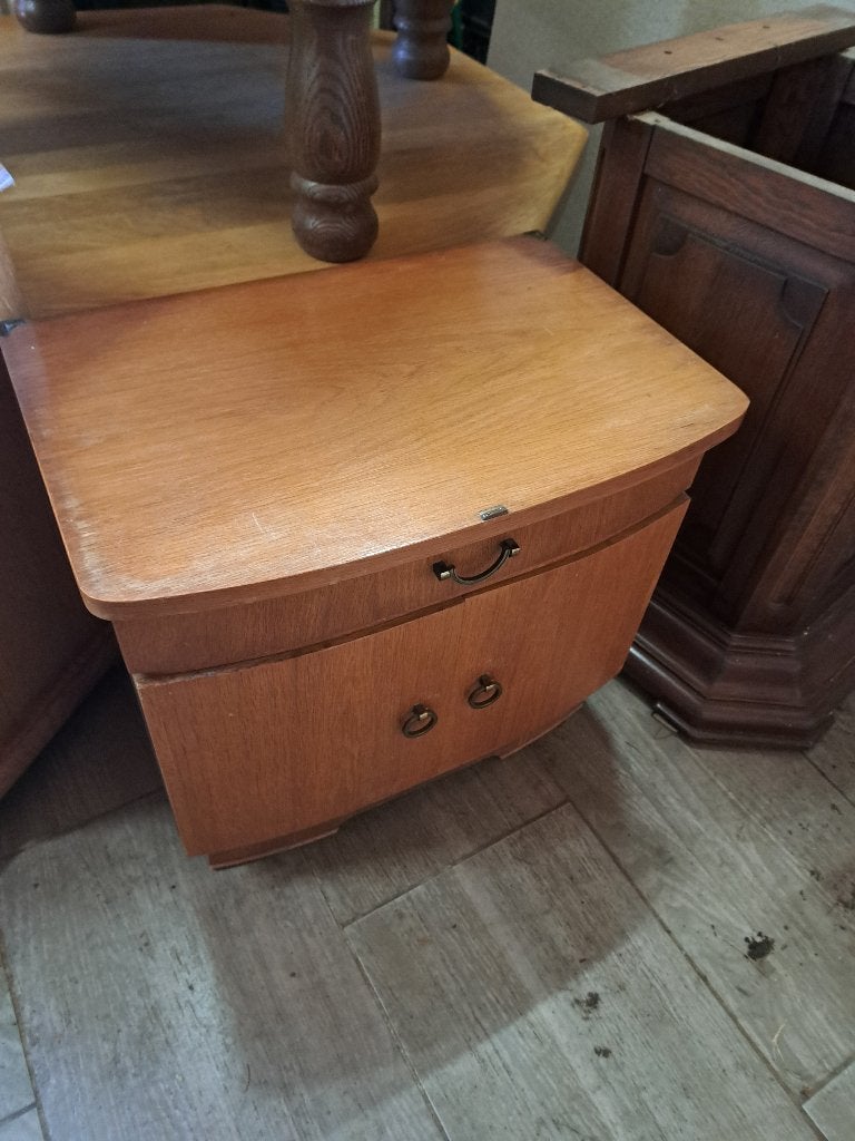 1 leuk vintage nachtkastje te koop 4, Ophalen, Gebruikt, 65 cm of meer, 70 cm of meer