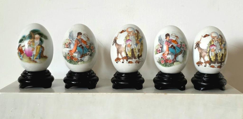 Chinees porseleinen eieren met sokkel., Ophalen of Verzenden, Zo goed als nieuw