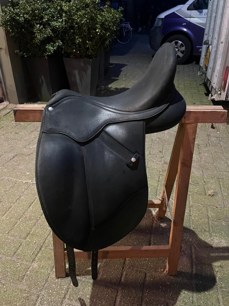 Dressuurzadel Isabell Werth 17 inch, Dieren en Toebehoren, Ophalen, Zo goed als nieuw, Dressuur