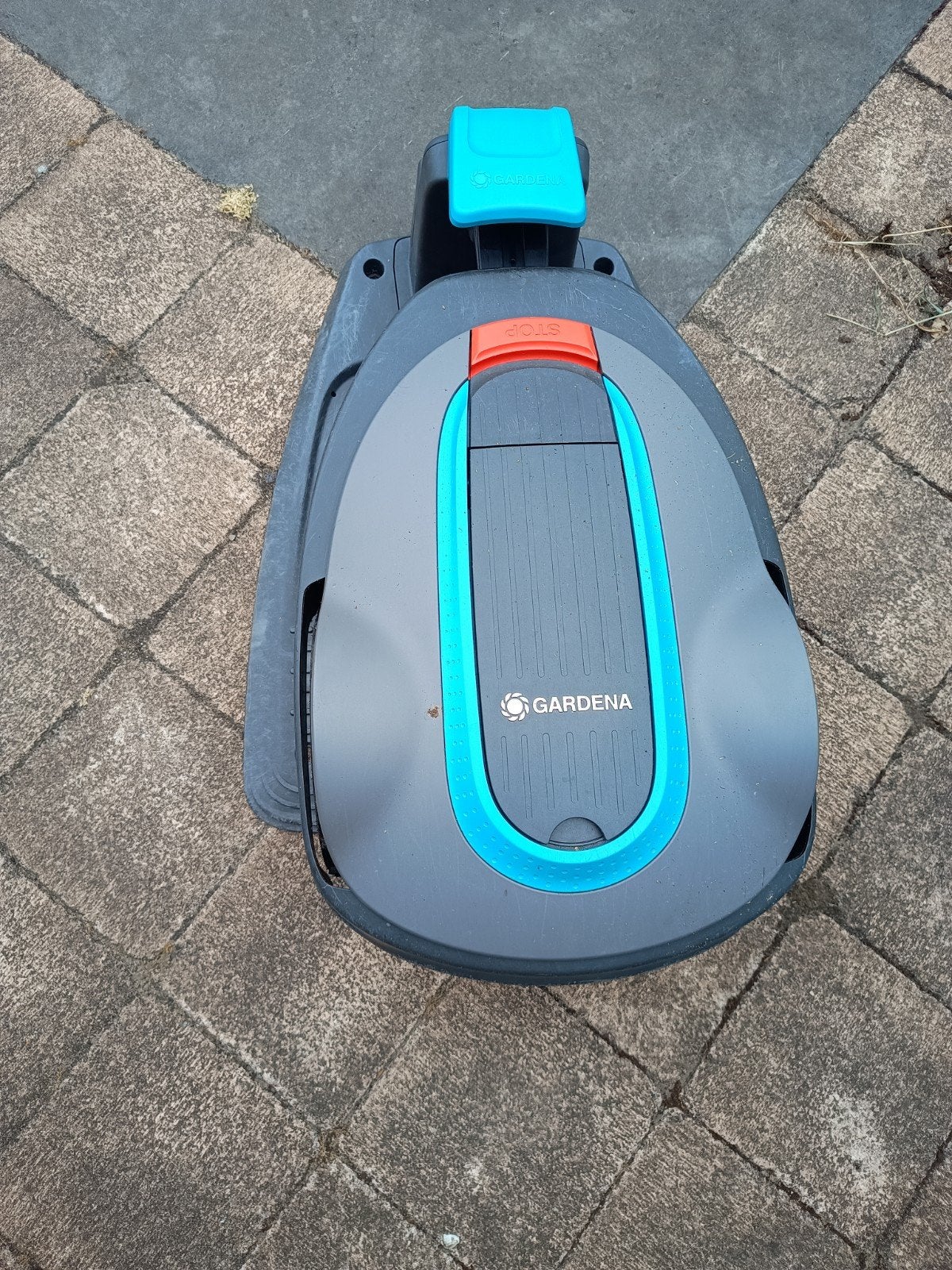 Robotmaaier Gardena werkt goed  maar met defect laadstation, Ophalen, Gebruikt