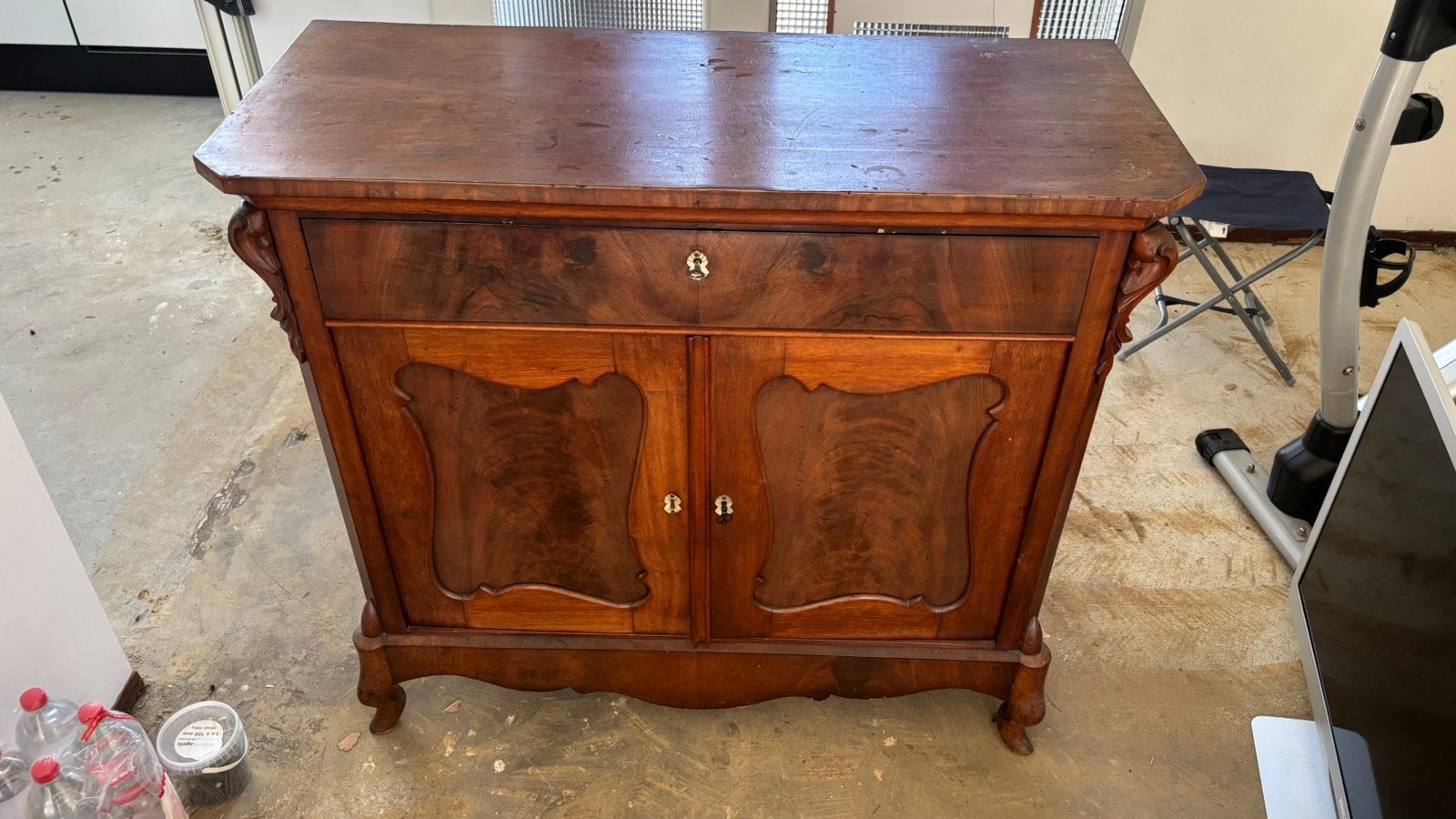 Klassiek Biedermeier houten kast met lade en 2 deuren