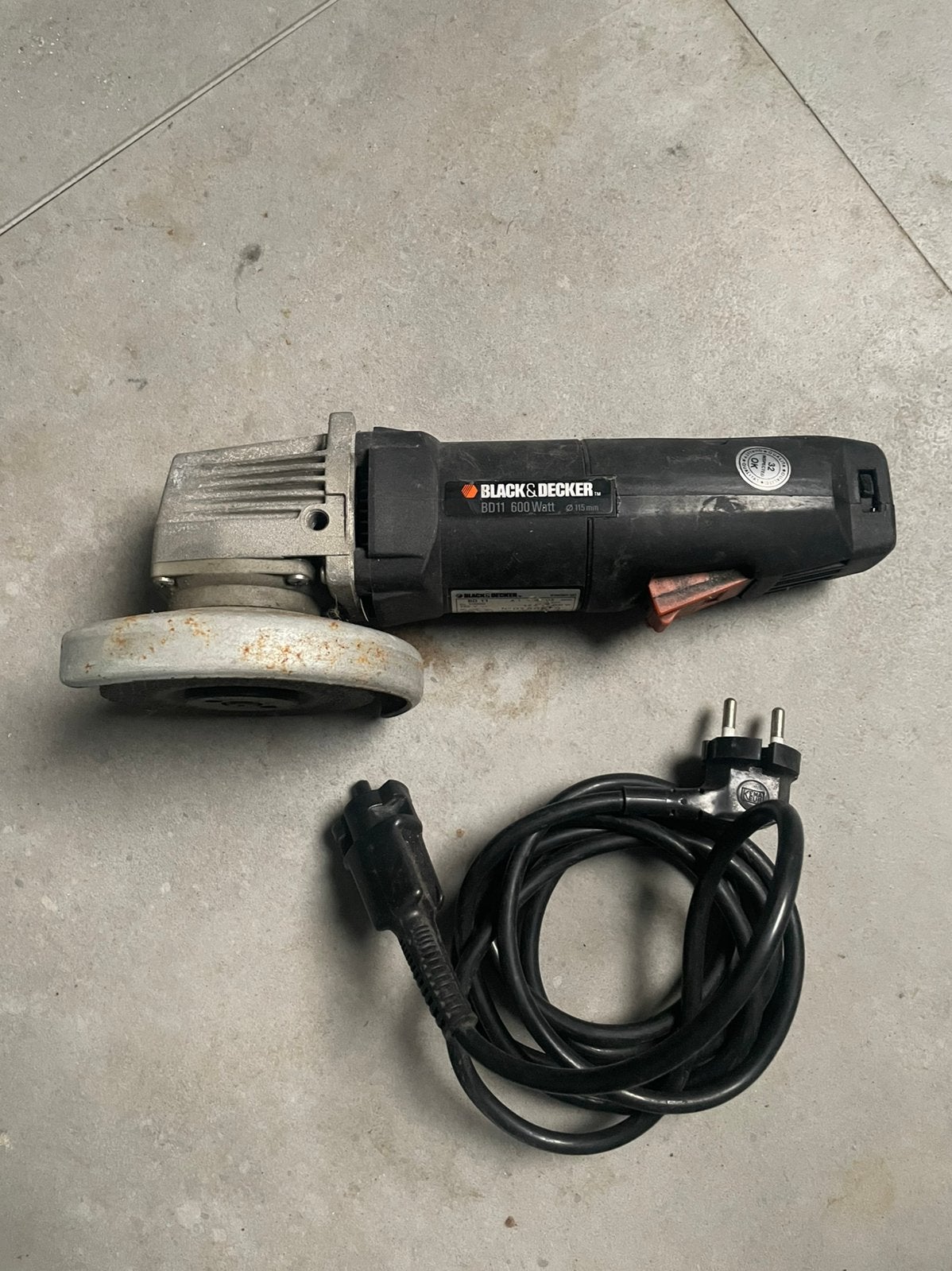 Black+Decker Haakse Slijper 600W (115 mm) – Werkt goed, Ophalen, Gebruikt, Minder dan 700 watt, Haakse handslijpmachine
