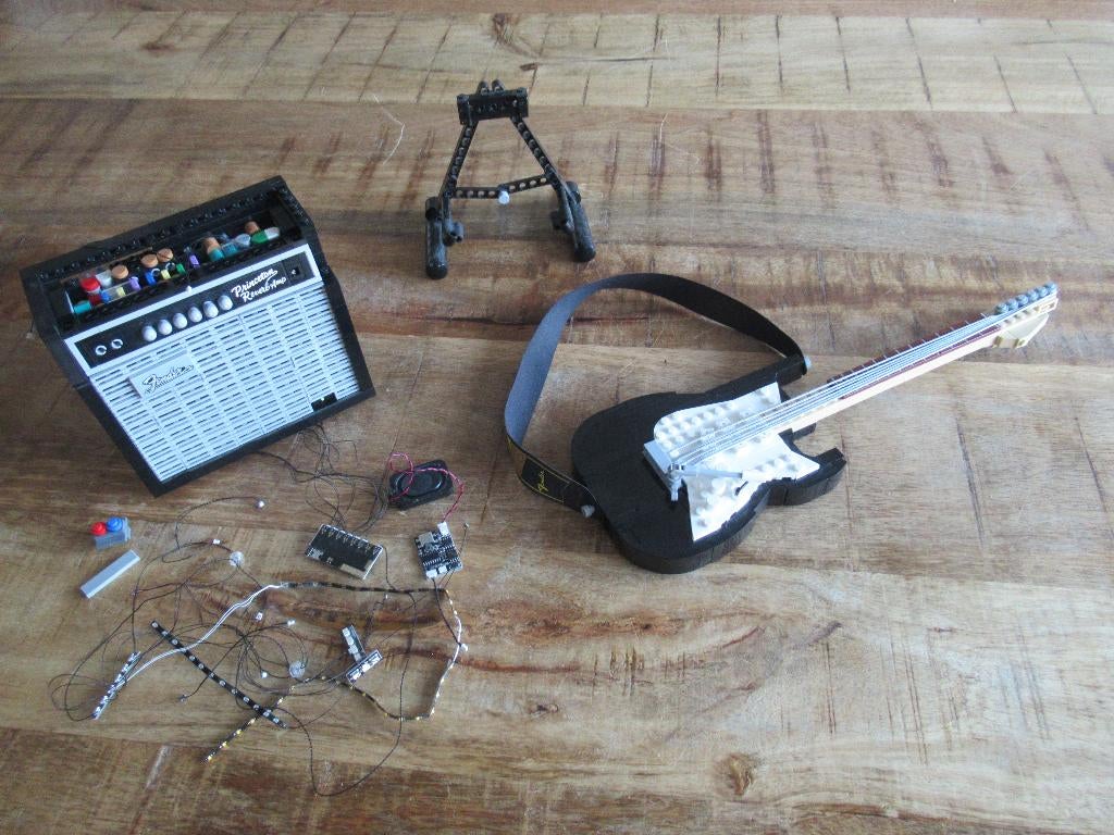 Lego Fender Stratocaster Princeton versterker + verlichting, Ophalen of Verzenden, Gebruikt, Lego, Ideas