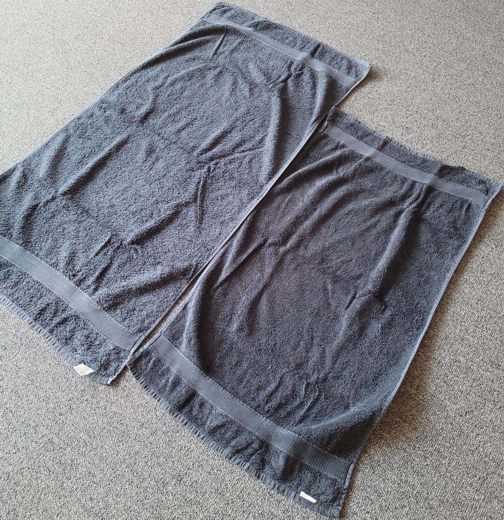 2 handdoeken zwart vandijck 55 x 105 en 69 x 138 cm van dijk, Ophalen of Verzenden, Gebruikt, Zwart, Handdoek