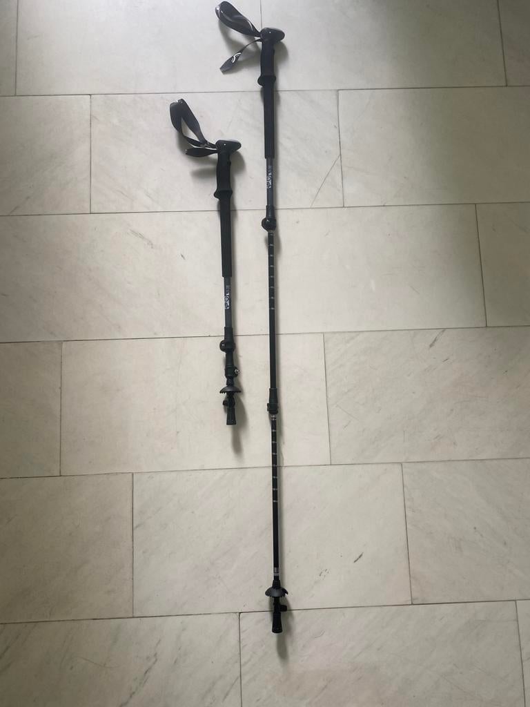 Skistokken verstelbaar tot 135 cm, Sport en Fitness, Skiën en Langlaufen, Stokken, 100 tot 140 cm, Zo goed als nieuw, Ophalen