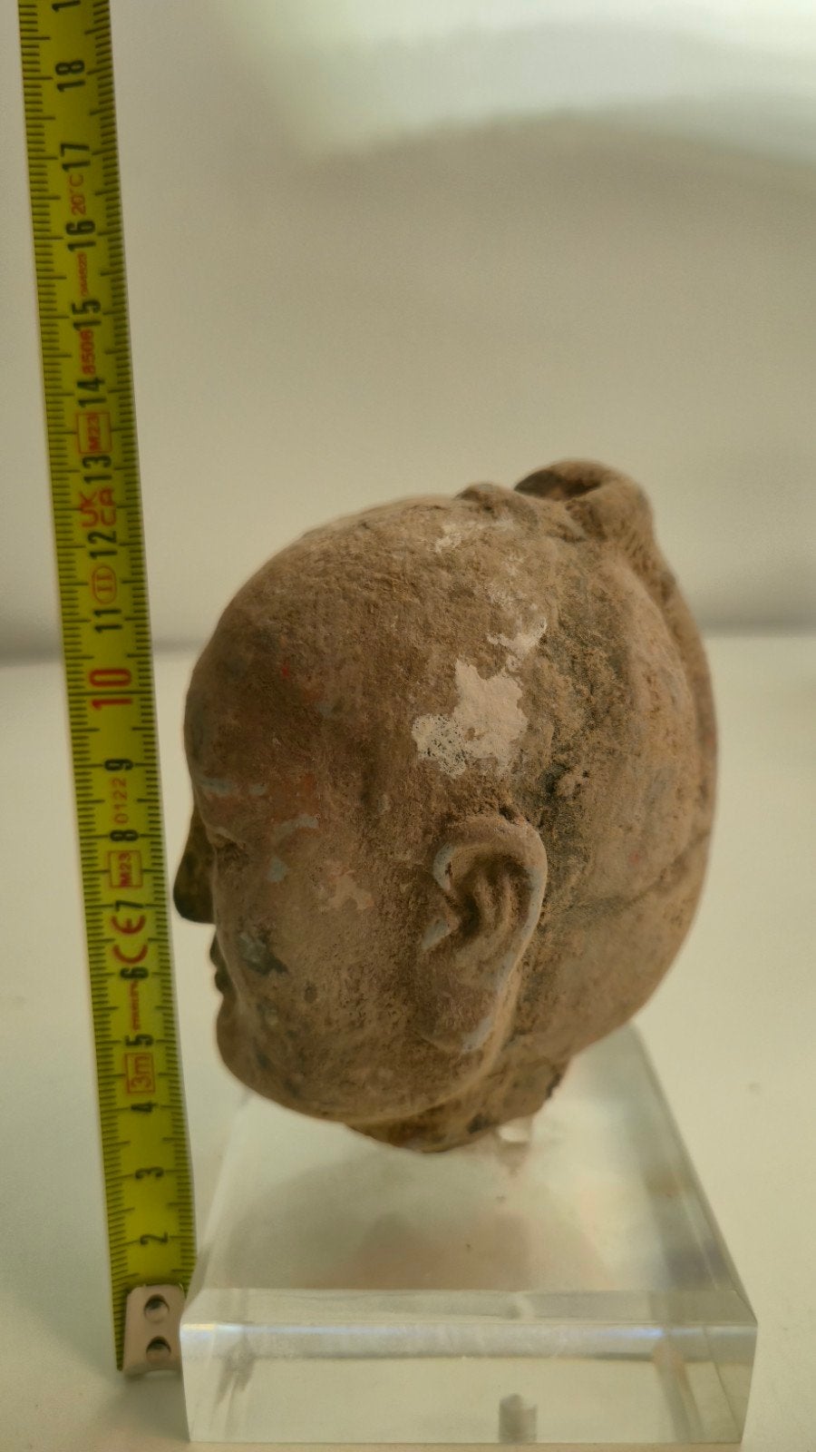 Aziatische items: tegel, stenen kopje, Japans mannetj, Antiek en Kunst, Steen/keramiek, Ophalen of Verzenden, Meerkleurig, Overige herkomsten
