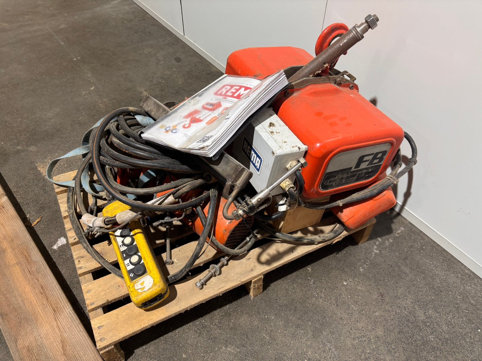 Rema 1 ton kettingtakel incl loopkast, Ophalen, Gebruikt