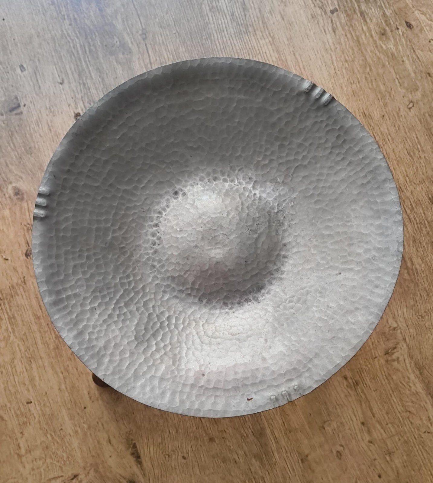 Tinnen bord hand gehamerd 28 cm, Ophalen of Verzenden
