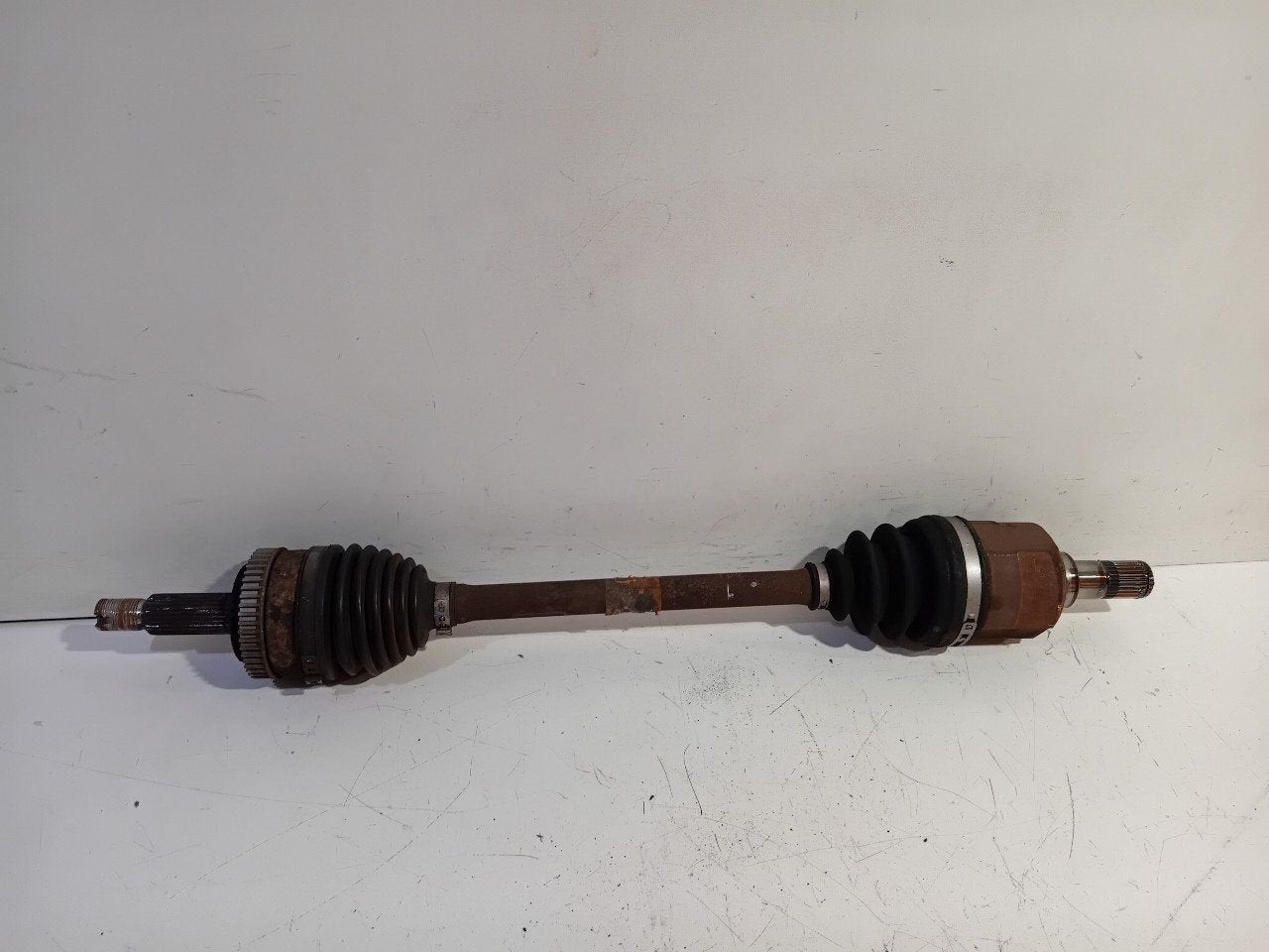 Aandrijfas links voor Kia Sportage, Onderdelen@venauto.nl, Van der Ven Autorecycling B.V., Ettenseweg 76, 4706 PB Roosendaal, The Netherlands