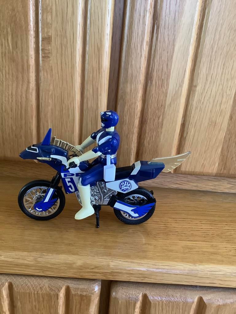 Blauwe power ranger op motor van Bandai 1994, Verzamelen, Transformers, G1, Ophalen of Verzenden, Gebruikt, Autobots
