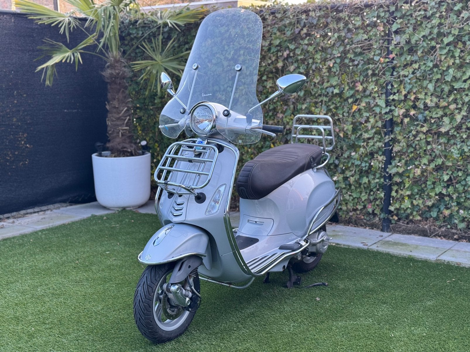 Vespa Primavera lichtgrijs/blauw parelmoer 2016, Ophalen, Zo goed als nieuw, Benzine, Vespa