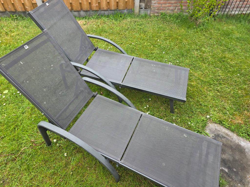 Twee ligstoelen in goede staat, Tuin en Terras, Ligbedden, Ophalen