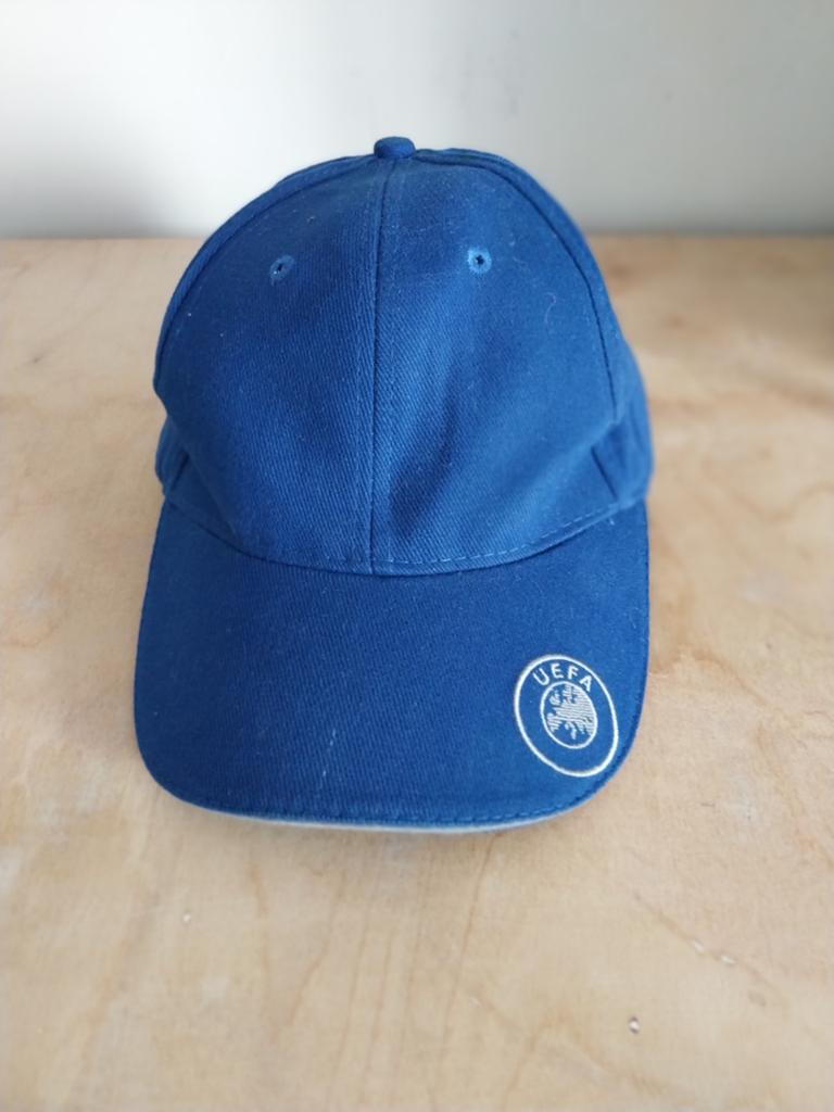 PETTEN EN ZOMERHOEDEN, Ophalen of Verzenden, Zo goed als nieuw