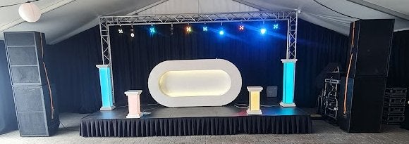 dj booth met led en led paaltjes, Verzenden