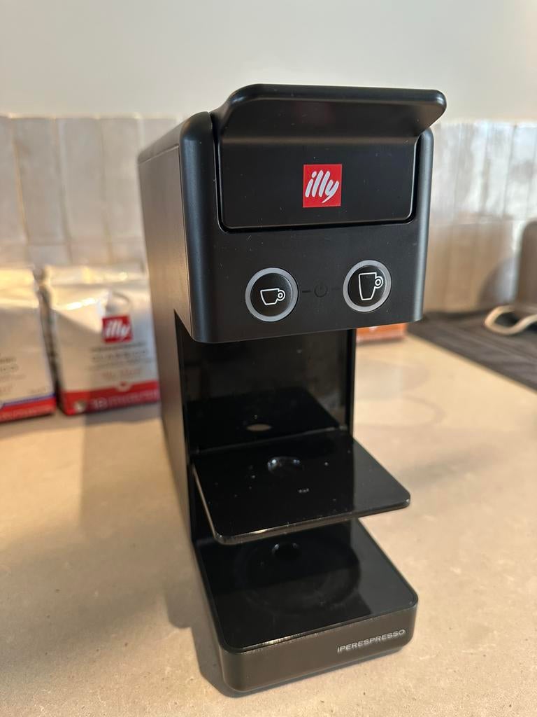 Illy Y3.3 iperEspresso incl 144 capsules, Ophalen of Verzenden, Zo goed als nieuw