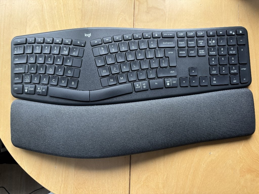 Mooi ERGONOMISCH toetsenbord Logitech K860, Computers en Software, Ophalen of Verzenden, Zo goed als nieuw, Draadloos, Qwerty