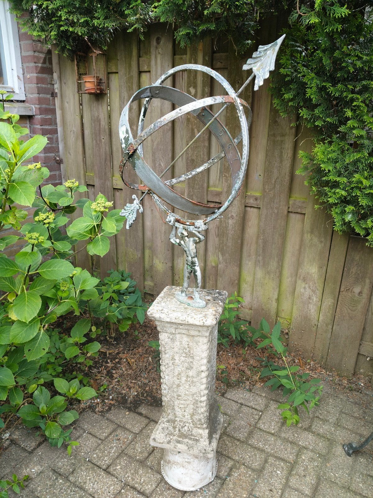 Zonnewijzer op sokkel brocante, Tuin en Terras, Zonnewijzers, Ophalen, Gebruikt