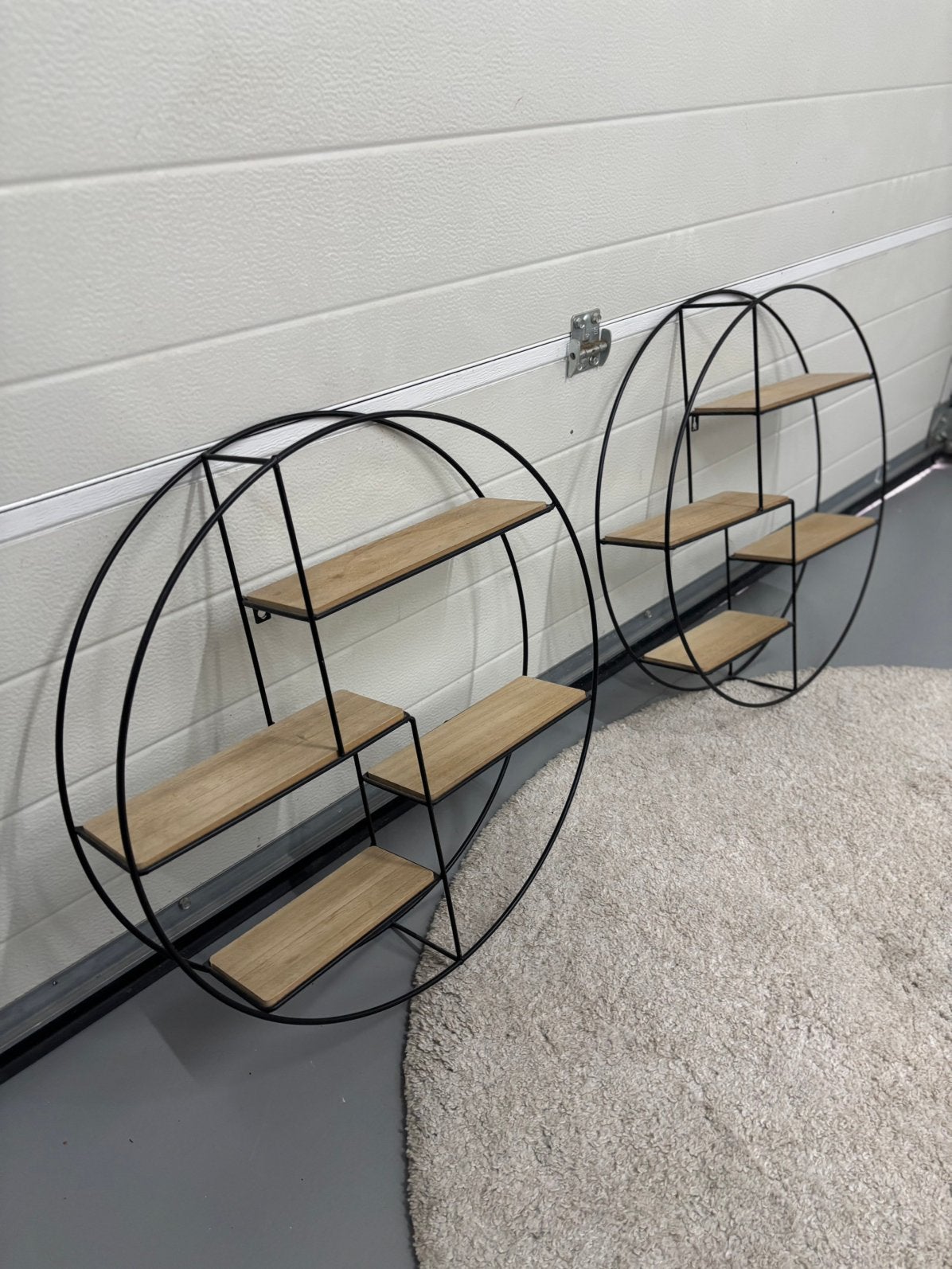 Set van 2 ronde wandrekken zwart met hout – Ø 55 cm, Ophalen, Zo goed als nieuw