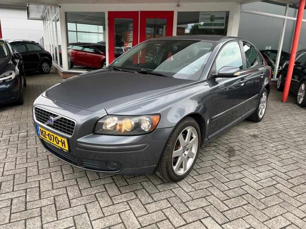 Volvo S40 2.4 170PK aut. NIEUWE APK/TREKHAAK/NW DISTRIBUTIE, Auto's, Volvo, Voorwielaandrijving, Stoelverwarming, 1357 kg, Gebruikt