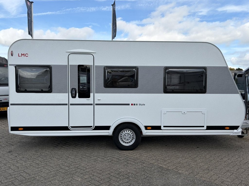 LMC Style 460 E VERKOCHT, Caravans en Kamperen, Serviceluik, Bedrijf, Tot en met 3, 5 tot 6 meter