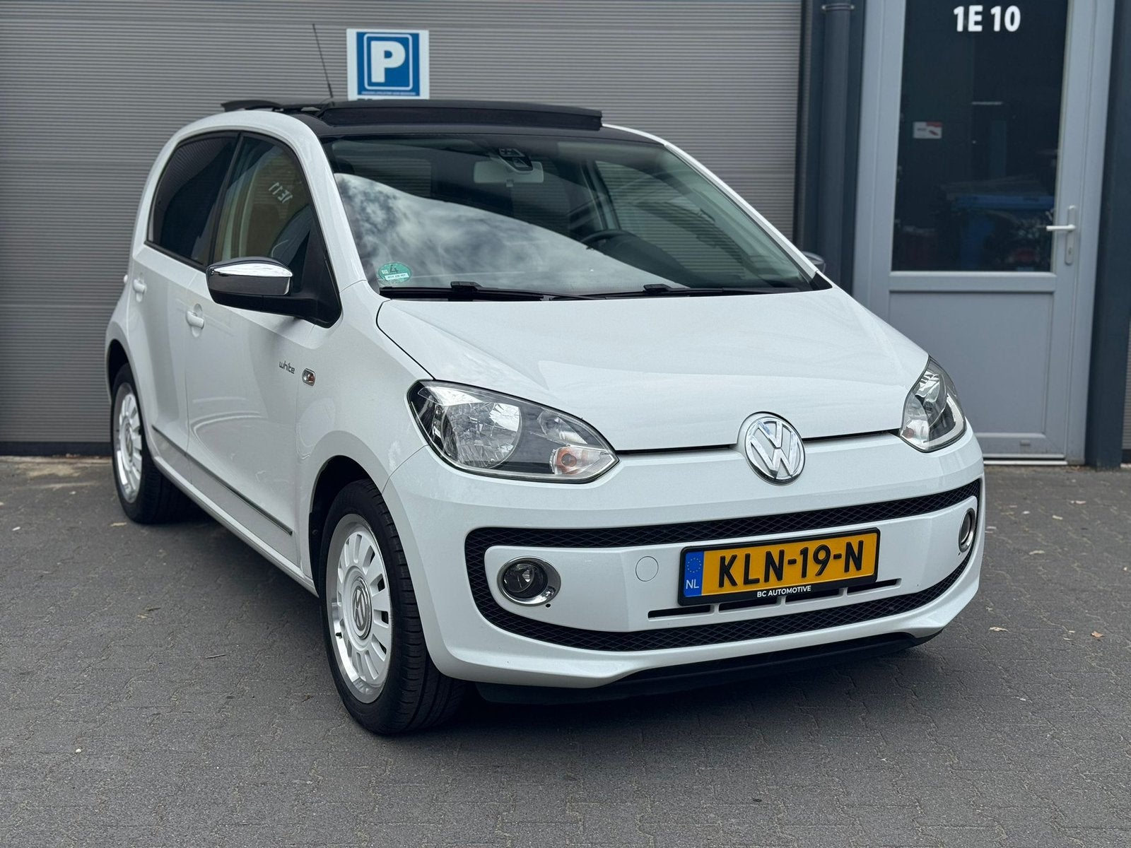 Volkwagen up! White edition 2012, 5 Deurs, Pano, Auto's, Voorwielaandrijving, Euro 5, Zwart, Wit