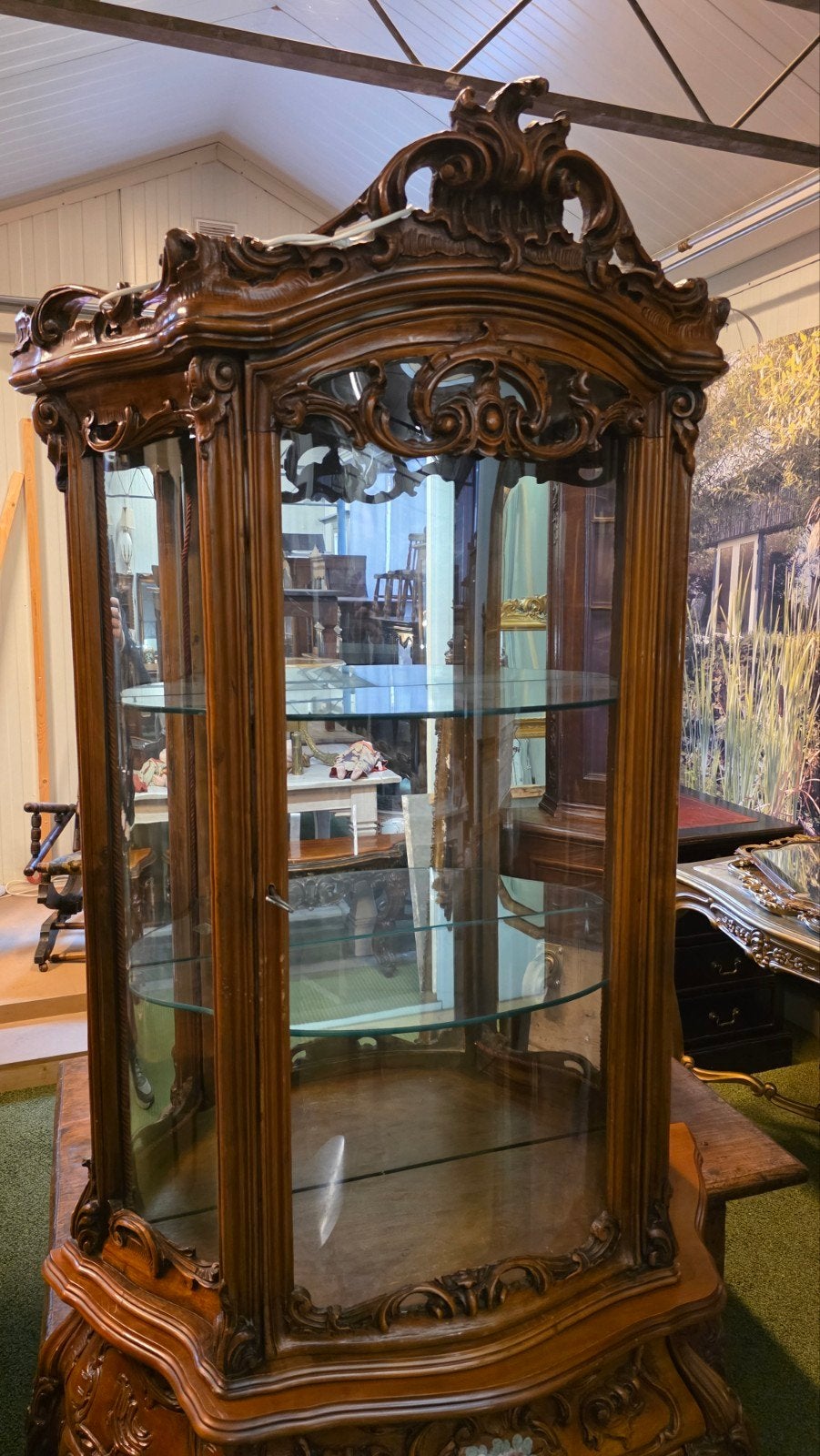 bsrok vitrine kast notenhout, Ophalen