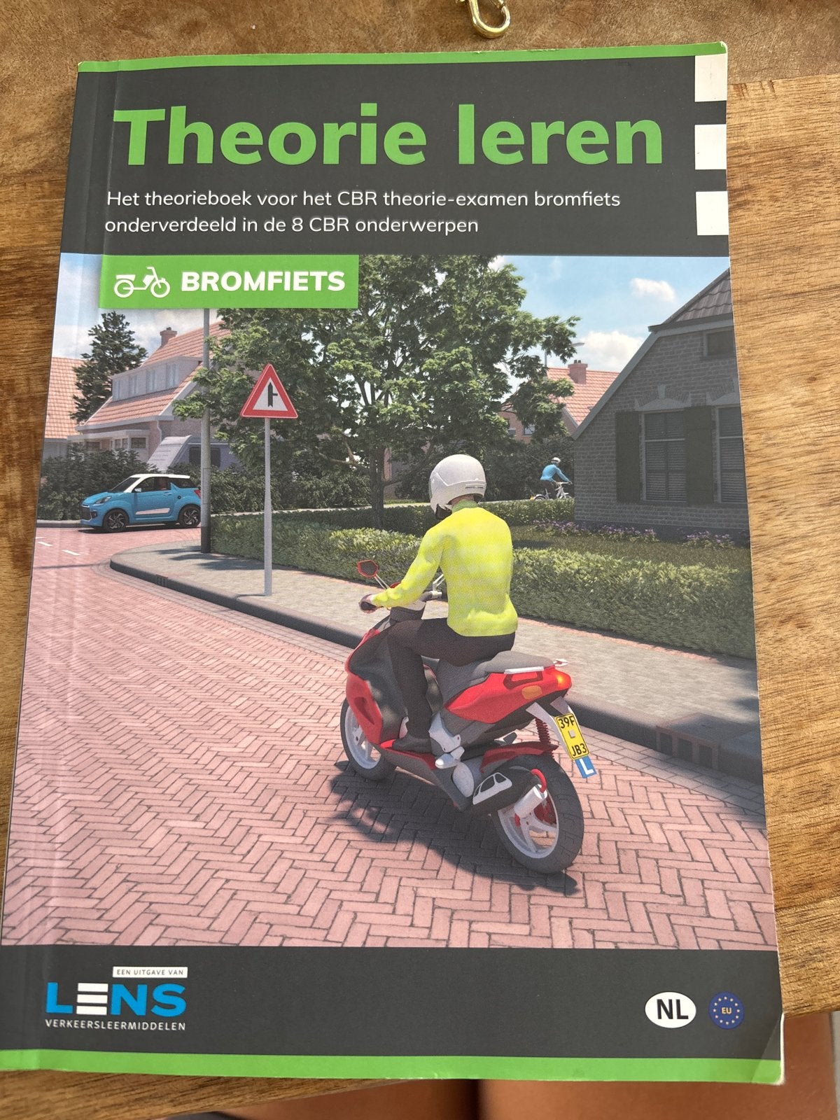 Bromfiets theorieboek - Theorie leren CBR examen, Ophalen of Verzenden, Zo goed als nieuw