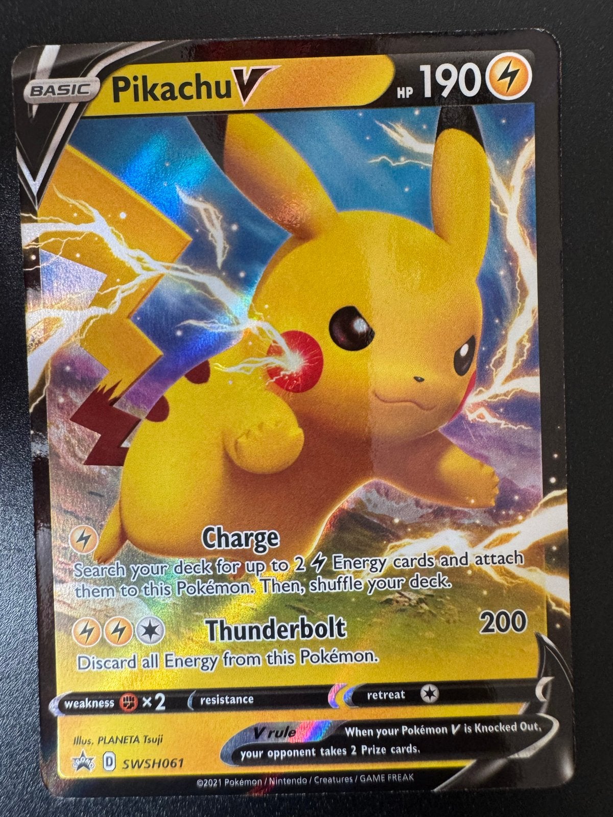 Pikachu V SWSH061 Promo Pokémon Kaart, Ophalen of Verzenden, Zo goed als nieuw, Losse kaart, Foil