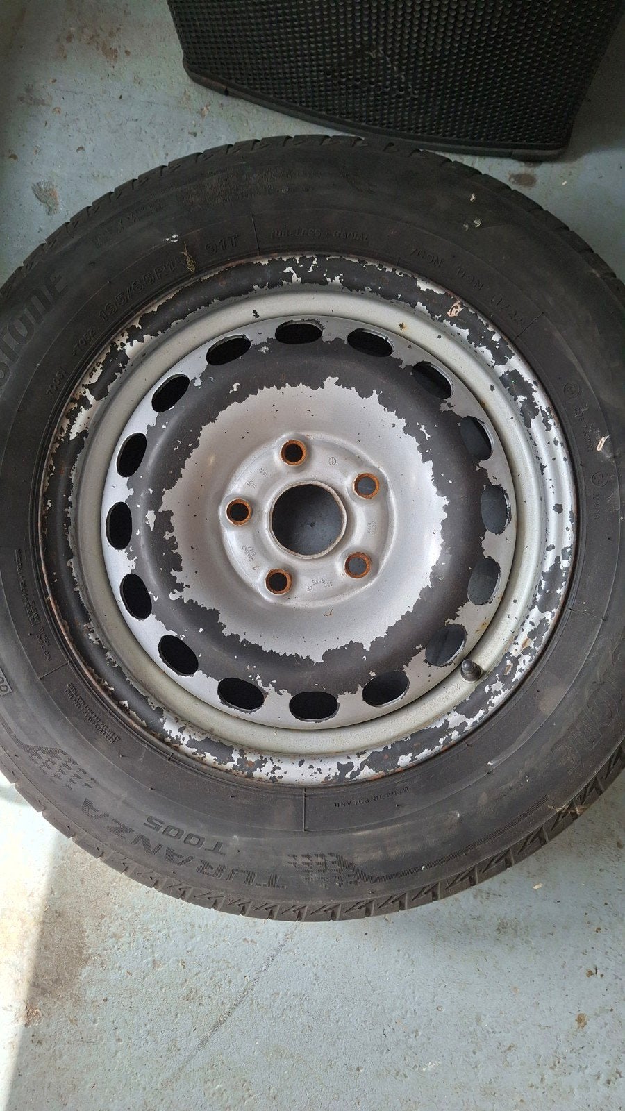 3 stuks VW Caddy 15" stalen velgen met Bridgestone banden, 15 inch, Banden en Velgen, Ophalen of Verzenden, Zomerbanden