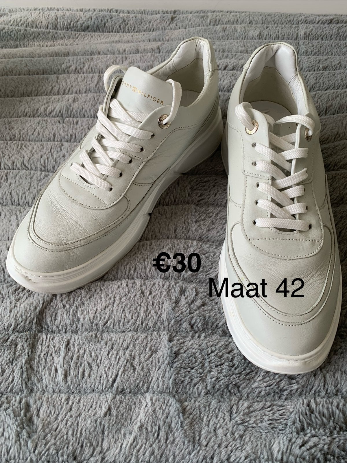 Sneakers Tommy Hilfiger maat 42, Wit, Ophalen of Verzenden, Sneakers of Gympen, Zo goed als nieuw