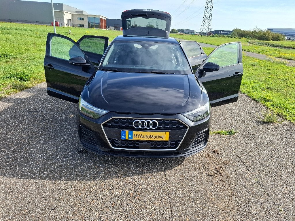 Audi A1 30 TFSI S line | 2024 | 17.000 km | Zeer compleet, Voorwielaandrijving, Dealer onderhouden, A1, Leder en Stof