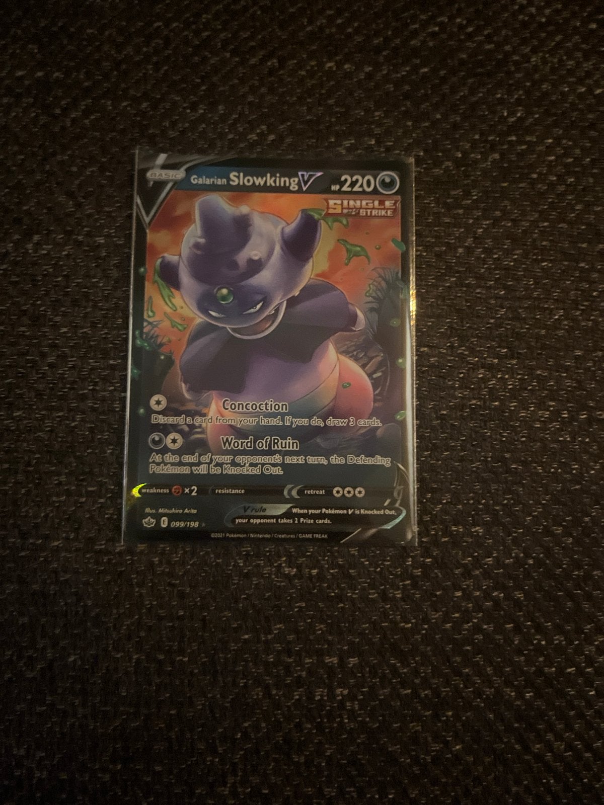 Galarian Slowking V Pokémon Kaart - Single Strike, Ophalen of Verzenden, Zo goed als nieuw, Losse kaart
