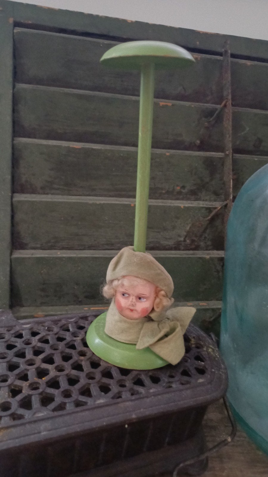 Antieke groene poppenkopje, ca. 23 cm hoog, Antiek en Kunst, Ophalen