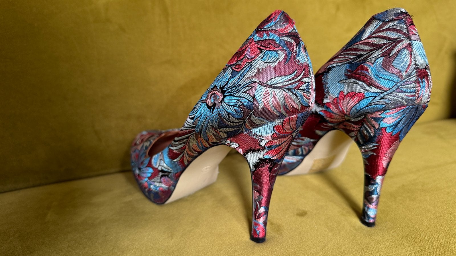 Lineazeta pumps maat 40 met bloemenprint, Ophalen of Verzenden, Gedragen, Overige kleuren, Pumps