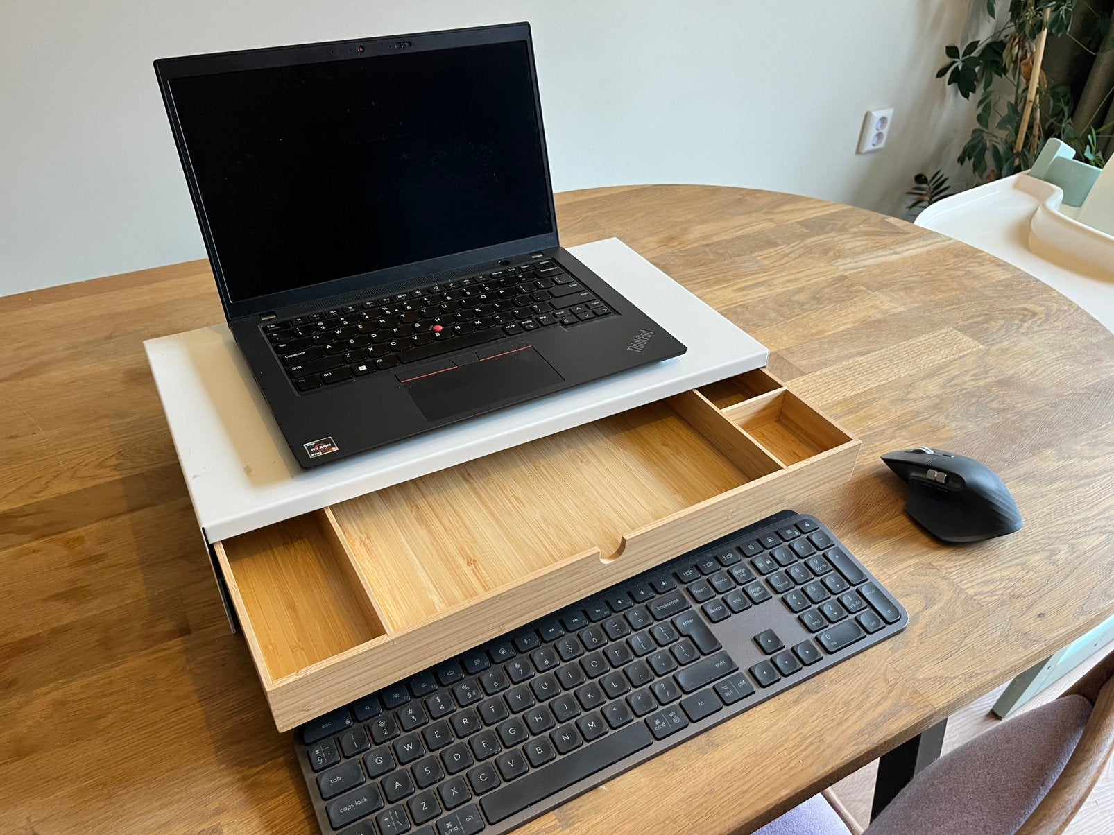 IKEA monitor standaard, Computers en Software, Ophalen, Zo goed als nieuw