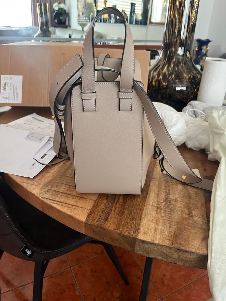 Splinternieuwe Loewe small handtas van kalfsleer, Ophalen of Verzenden, Nieuw, Beige, Handtas