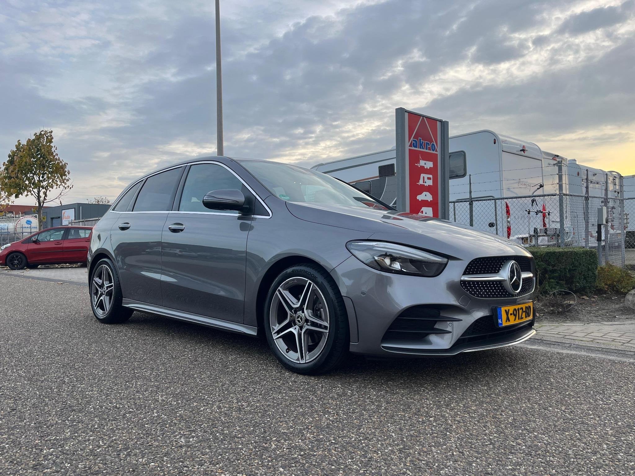 Mercedes-Benz B-klasse 200 Business Solution AMG | 360 Cam, Auto's, Gebruikt, 4 cilinders, Leder en Stof, 163 pk