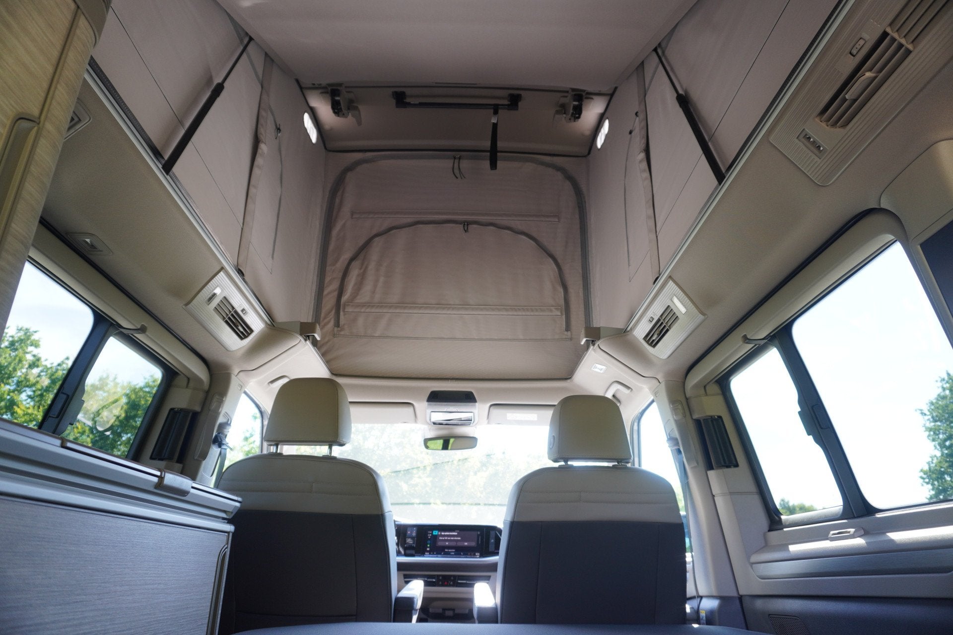 Volkswagen California Ocean T7 245PK Automaat PHEV 4x4 Apple, Auto's, Automaat, Dealer onderhouden, Stof, Euro 6