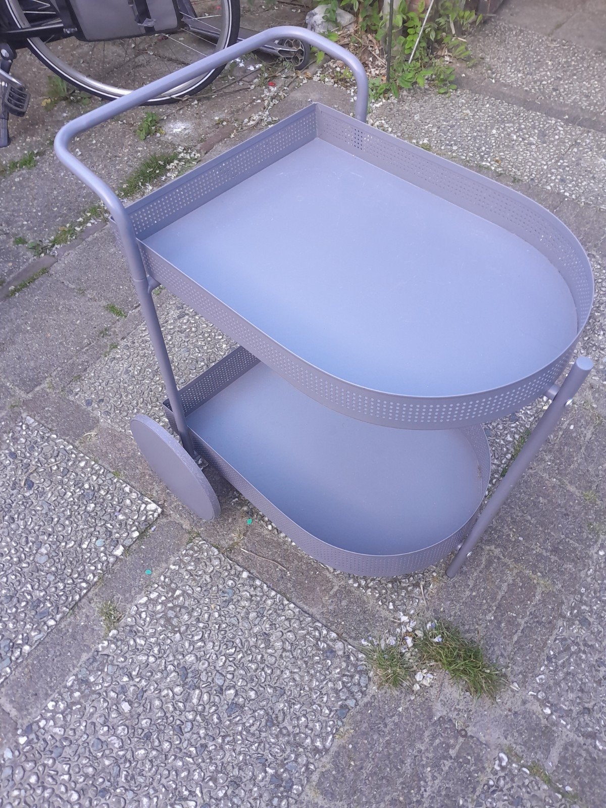 Leuk serveerwagentje,ijzer en plastic wielen, Ophalen