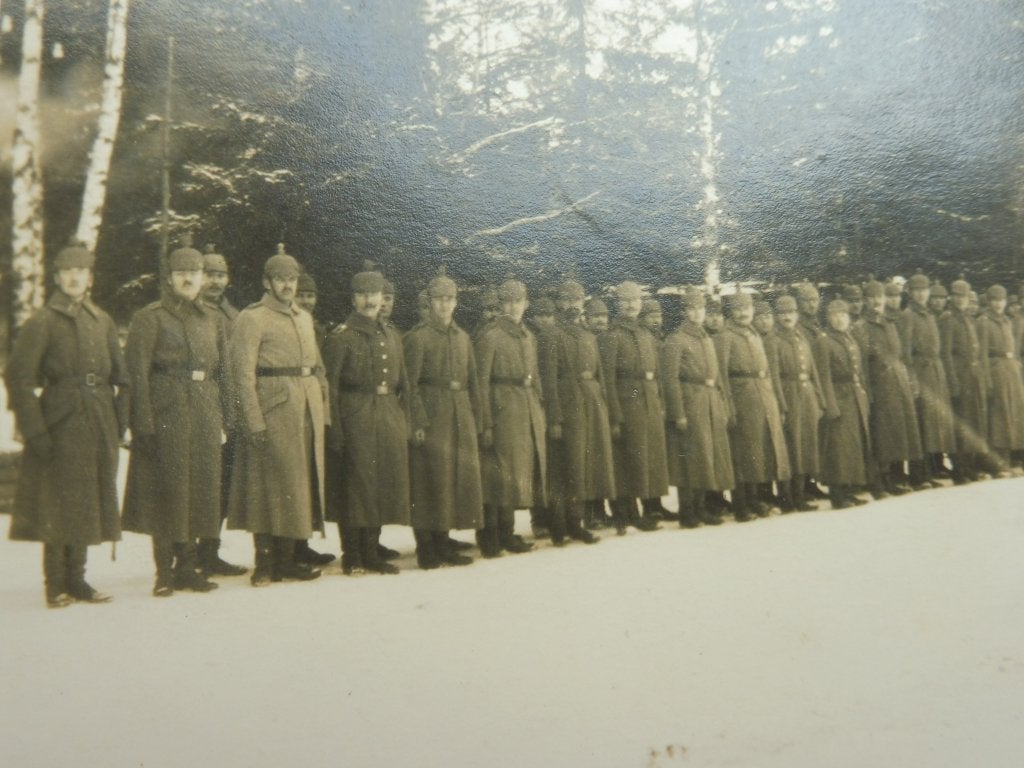 Duitse WO1 Fotokaart - aangetreden soldaten met Pickelhauben, Verzamelen, Ophalen of Verzenden, Landmacht, Duitsland, Foto of Poster