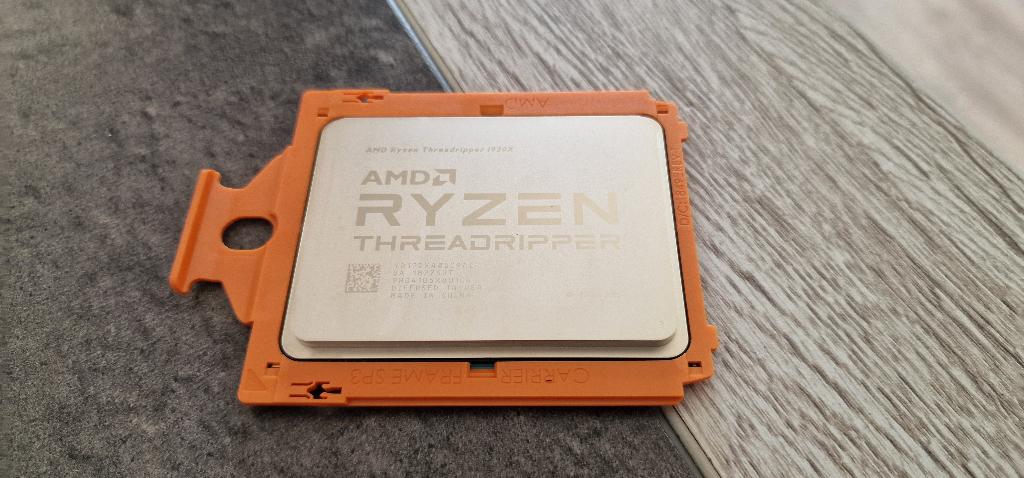 AMD Ryzen Threadripper 1920X Tray (12-cores/24-threads), Computers en Software, Ophalen of Verzenden, Zo goed als nieuw, Socket TR4