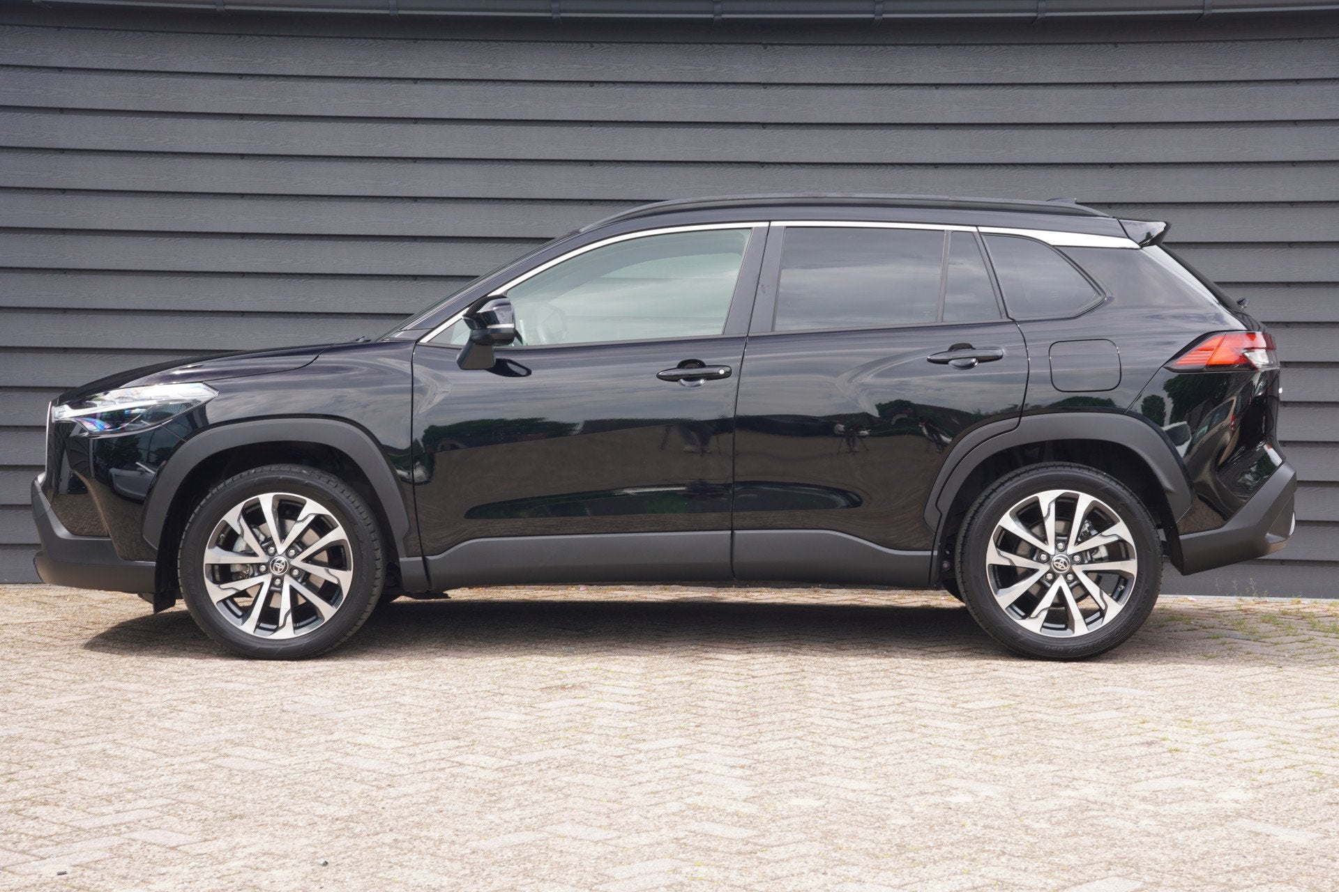 Toyota Corolla Cross Hybrid 140 Style - STOEL/STUURVERWARMIN, Stof, Gebruikt, 4 cilinders, Zwart