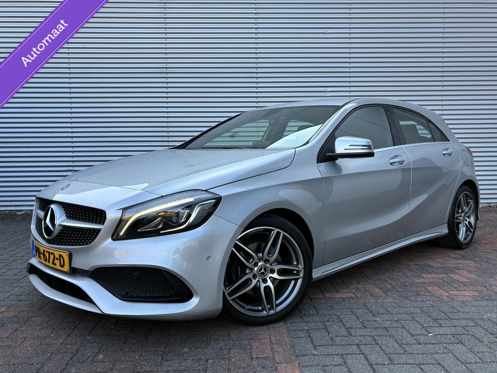 Mercedes A-klasse A180 AMG Aut Cruise Navi Facelift Model NL, Auto's, Gebruikt, 4 cilinders, Leder en Stof, 122 pk