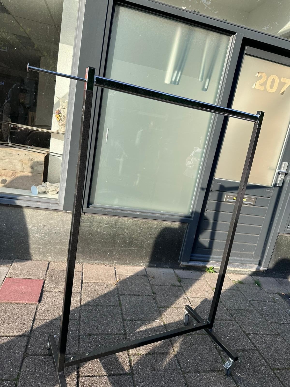 Kledingrek op wielen - Zwart met chromen stang, Ophalen of Verzenden, Met wielen, Gebruikt