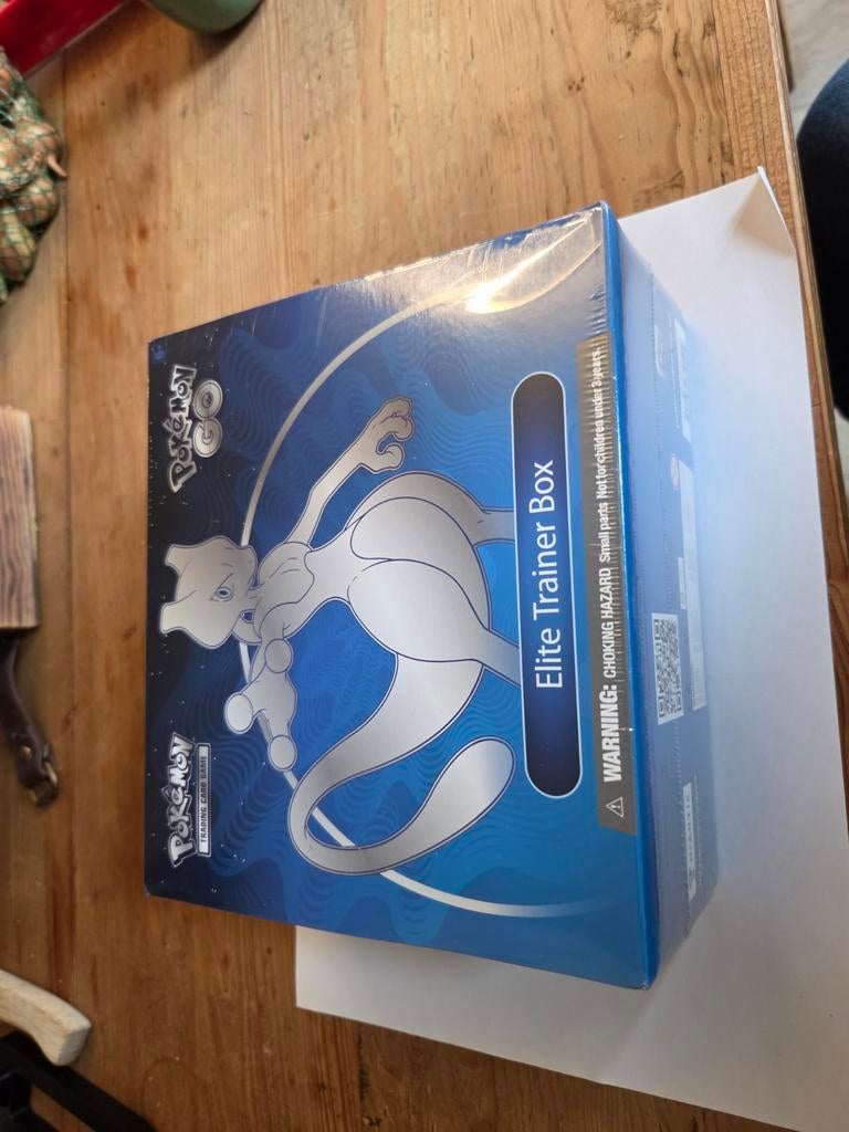 Pokémon GO Elite Trainer Box Mewtwo - Nieuw en Geseald, Ophalen of Verzenden, Nieuw, Overige typen