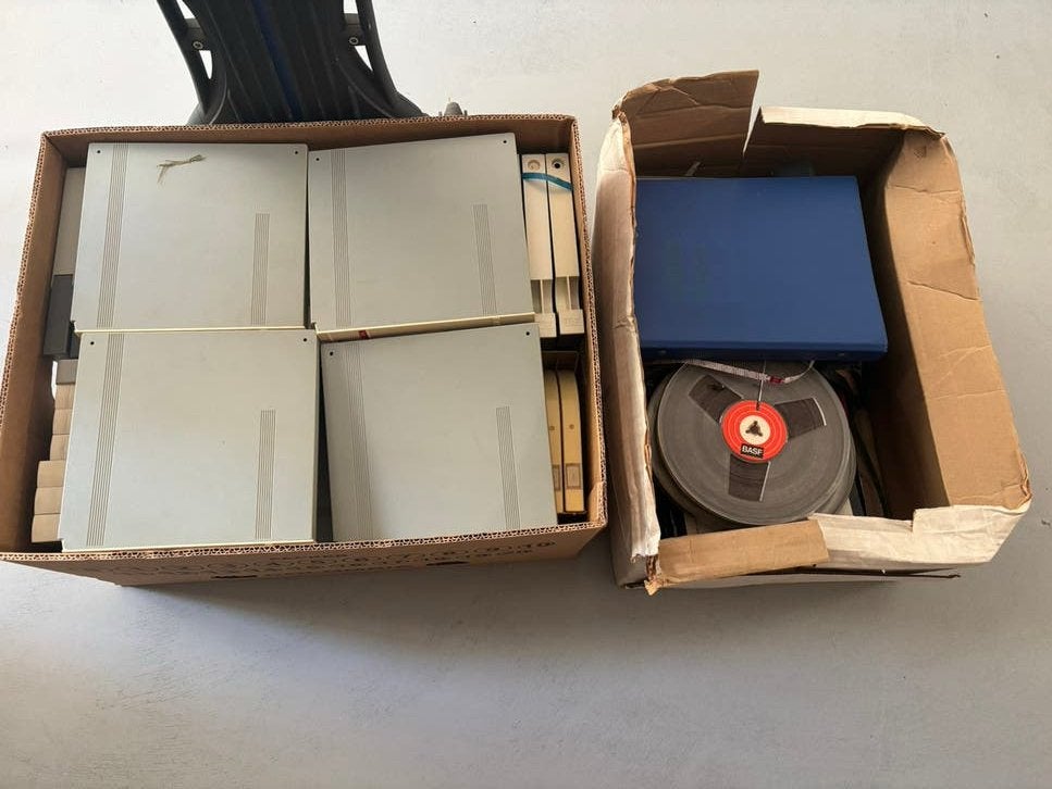 Te koop: 50 stuks bandrecorder banden met muziek jr 60/70., Ophalen of Verzenden, Bandrecorder